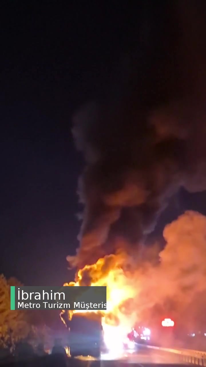 Metro Turizm Araç Yandı Yolda Kaldık, Yardımcı Olunmadı! videonun kapak resmi