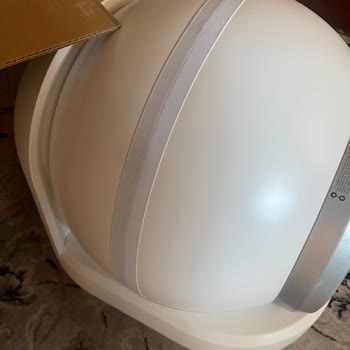 Kiwi Kedi Tuvaletinin Kirli Ve Eksik Servis Onarımı