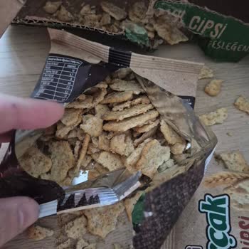 Patlamış Ve Toz Haline Gelen Eti Burçak Cips Ürünleri Güvenimizi Zedeliyor