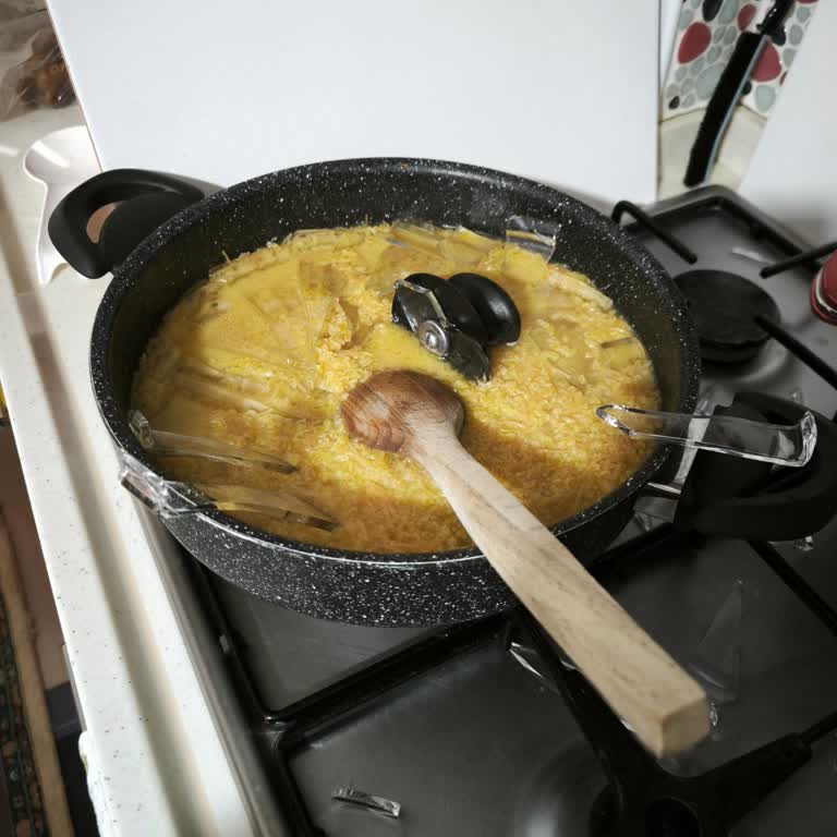 Karaca Cookware Lid Shattered While Cooking and Caused Injury