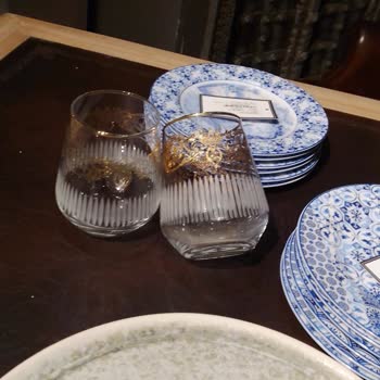 Kervan Tekstil-Çeyiz-Mobilya Bardak Setinin Kaplamaları Soyuldu