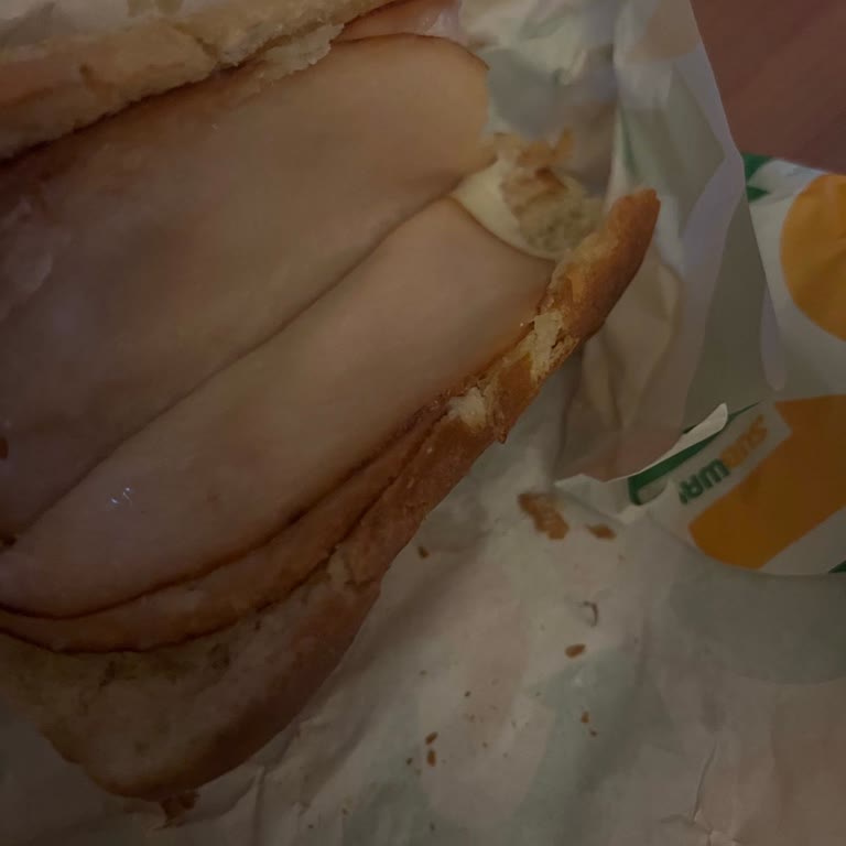 Subway'de Yanlış Sandviç, İletişim Yok