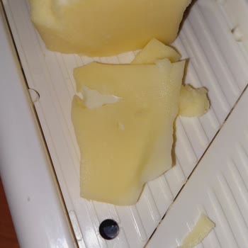 File Market Mimaroba Şubesinde Kaşar Peynirinde Yabancı Cisim