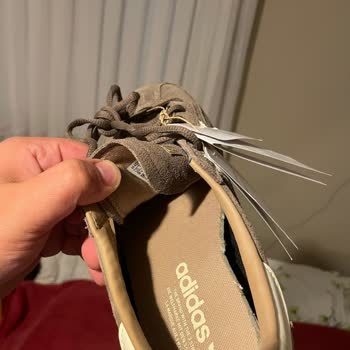 Ayrılmış Tabanlı Adidas Ayakkabısı İçin Değişim Talebi