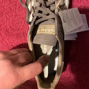 Ayrılmış Tabanlı Adidas Ayakkabısı İçin Değişim Talebi