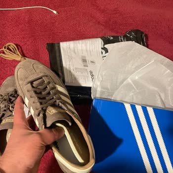 Ayrılmış Tabanlı Adidas Ayakkabısı İçin Değişim Talebi