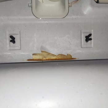 Beko Buzdolabı Gövde Çatlağı Ve Yüksek Değişim Ücreti