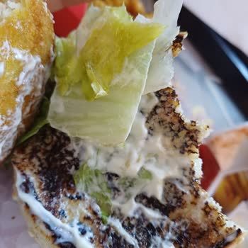 Arby's Şubesinde 20 Dakika Bekleme Ve Yanmış Ekmeğin Servisi