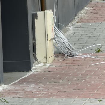 Türk Telekom'un Kablolarının Yol Üzerinde Bırakılması Oluşturduğu Güvenlik Tehlikesi