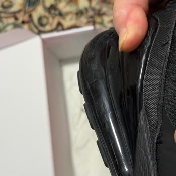 Nike Air Max 270 Ayakkabısının 3 Kullanımdan Sonra Açılan Tabanı Ve Sökülen Dikişleri