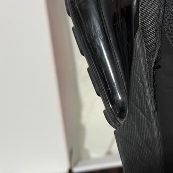 Nike Air Max 270 Ayakkabısının 3 Kullanımdan Sonra Açılan Tabanı Ve Sökülen Dikişleri