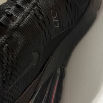 Nike Air Max 270 Ayakkabısının 3 Kullanımdan Sonra Açılan Tabanı Ve Sökülen Dikişleri