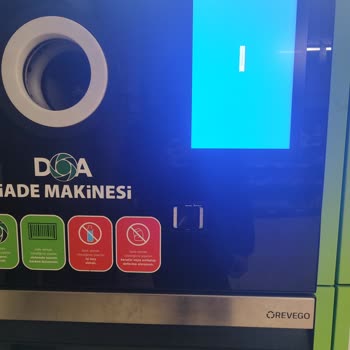 Isparta Merkez Terminal Yolundaki A101 Şubesinde Doa Geri Dönüşüm Makinesi Arızalı