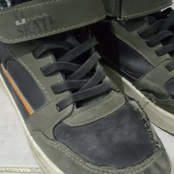 FLO Ayakkabı Üç Ayda Dikişleri Atan Çocuk Botu İçin Değişim Talebi