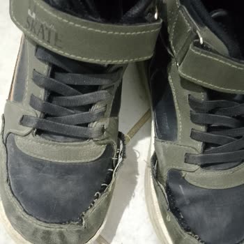 FLO Ayakkabı Üç Ayda Dikişleri Atan Çocuk Botu İçin Değişim Talebi