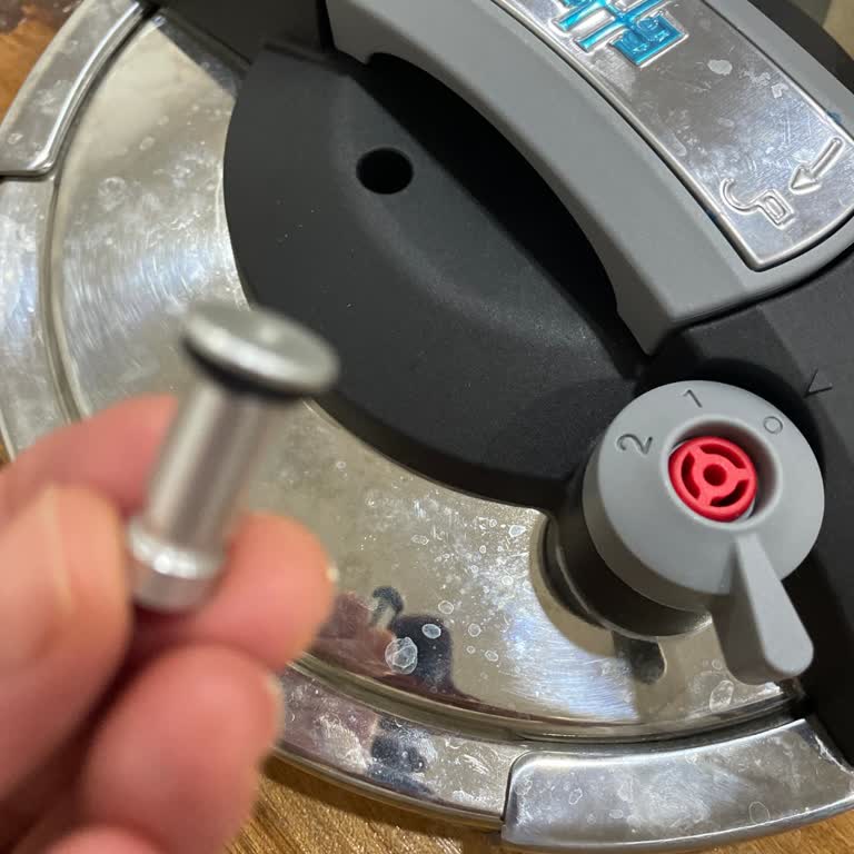 Düdüklü Tencerenin Güvenlik Kilidi Arızası Ve Mağazanın Garanti Reddine Tepki