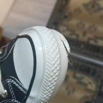 Sneakswhite’ten Aldığım Converse Ayakkabının Ön Kısmı İlk Kullanımda Yırtıldı Ve İade Talep Ediyorum