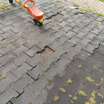 Derince Belediyesi’ne Bağlı Parkta Çocuk Güvenliği Risk Altında