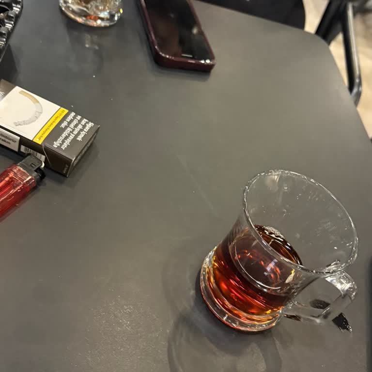 Sarışın Çalışanın Alaycı Tavırları Müşteriyi Rahatsız Etti