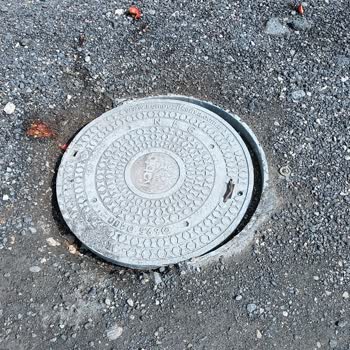 Açık Altyapı Kapağı Aracımın Lastiğini Patlattı, Müşteri Hizmetlerinden Yanıt Gelmedi