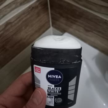 Nivea Koltuk Altı Stick’in Geri Çekilmeyen Mekanizması Elime Kirletiyor