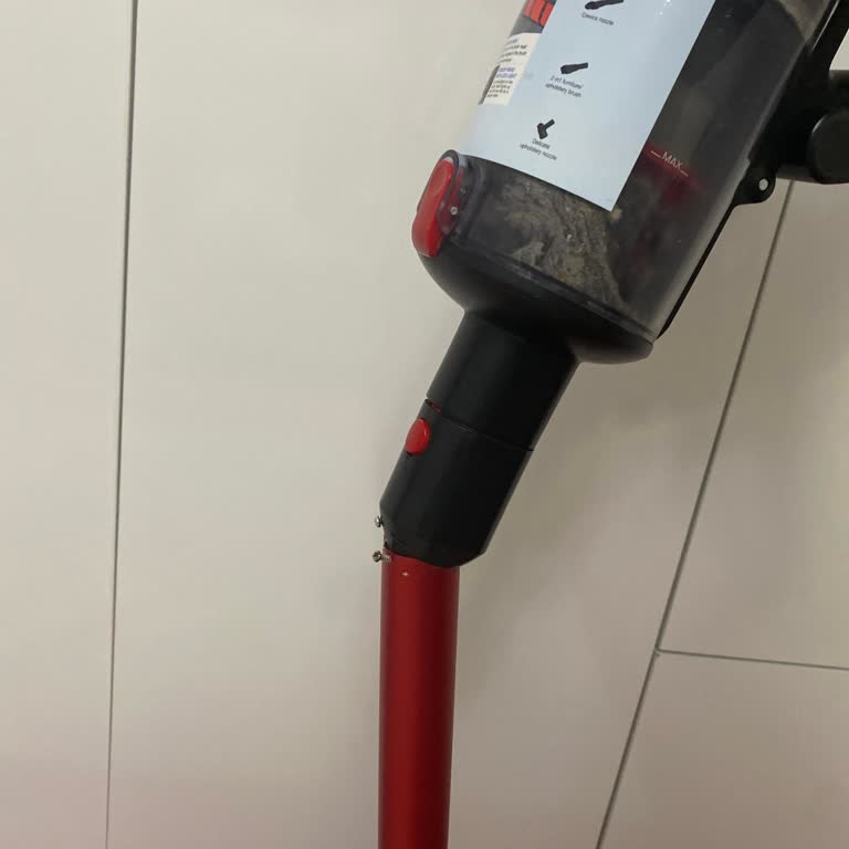 X Bolt Süpürgenin Parçası Kısa Sürede Tekrar Kırıldı Ve Ücretsiz Değişim Bekliyor