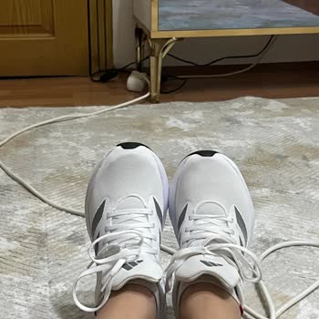 Kırıkkale Podium’daki Adidas Ayakkabısında Sol Tek Daha Büyük Ölçü Farkı