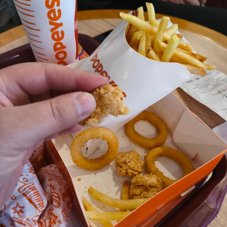 Popeyes Viaport Asia Şubesinde Düşük Porsiyon, Kalitesiz Ürün Ve Kötü Personel