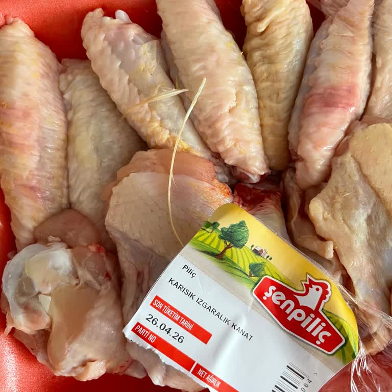 Şenpiliç Kanatlarında Tüy Ve Fazla Kan: Gıda Güvenliği Şikayeti