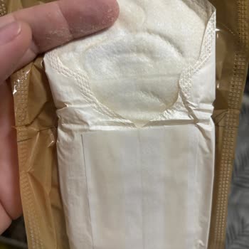 Yoğun Plastik Kokusu Ve Dağılabilen Kanatlarıyla Kalitesiz Sleepy Ped