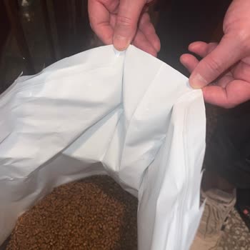 Hepsiburada'da Orijinalliği Şüpheli Kedi Maması Satışı ve İade Talebi