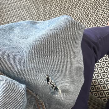 Levis Kot Pantolon 5 Kullanmada Yırtıldı, Boyner'den Değişim Talebi