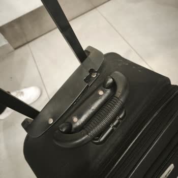 Ajet Bagajımın Taşıma Kolu Kırıldı, Tazminat Talep Ediyorum