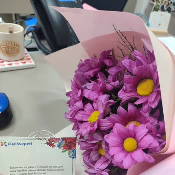 Çiçek Sepeti Buket Görseliyle Uyuşmayan Az Çiçekli Ve Solgun Teslimat