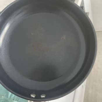 İKEA Tavası Bir Ayda Yanıyor Ve Yapışıyor