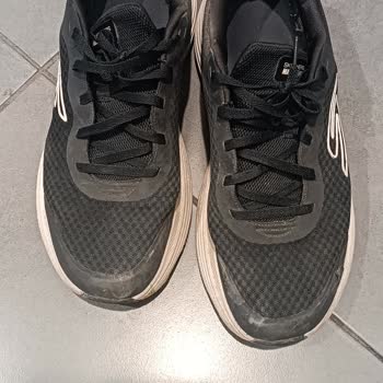 Skechers Max Cushioning Ayakkabısının İç Astarı Kırıldı Ve Topuk Kesiyor