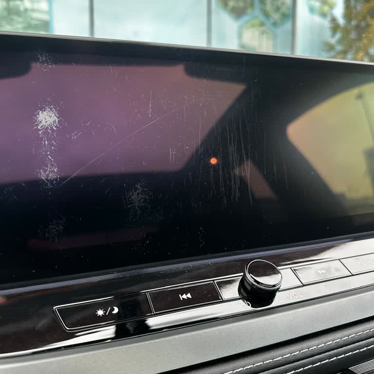 Nissan Qashqai Multimedia Screen Peeling After 1 Year