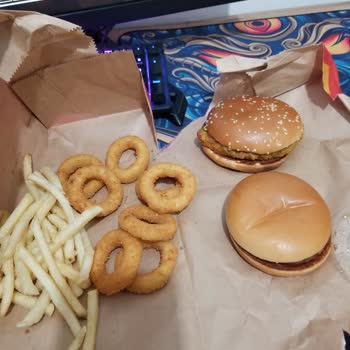 Yanlış Gelen Hamburgerler İçin Yetersiz İade Şikayeti