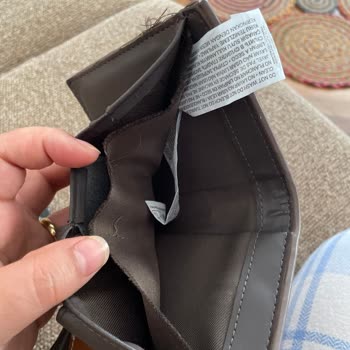 Mango Agora'da Alınan Cüzdanın Kısa Sürede Yırtılması Ve Değişim Talebinin Reddedilmesi