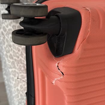 Kısa Sürede Aynı Noktada Çatlayan Valizler: Üretim Ve Tasarım Hatası