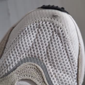 Adidas Ozweego Ayakkabısında Ön File Kısmı Dayanıksız: İki Ayakkabıda Aynı Noktada Yırtılma