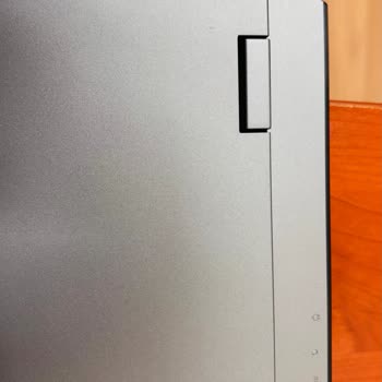 Çizikli Laptop, Yanlış Mağaza Teslimatı Ve Uzun Garanti Süreci
