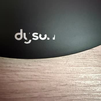 Dyson Standındaki Silik Logo Nedeniyle Değişim Talebi
