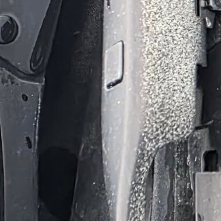 Audi A6 Silecek Tutacaklarındaki Güneş Yanığı Deformasyonu Ve Ücretsiz Değişim Talebi