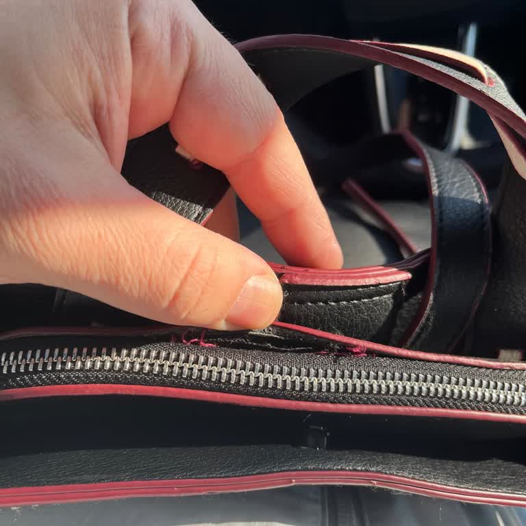 Desigual Çantamın Fermuarı Yırtıldı, Hepsiburada Ve Boyner Yanıt Vermiyor