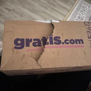 Kırık Paket Ve Açık Kapaklı Deodorant