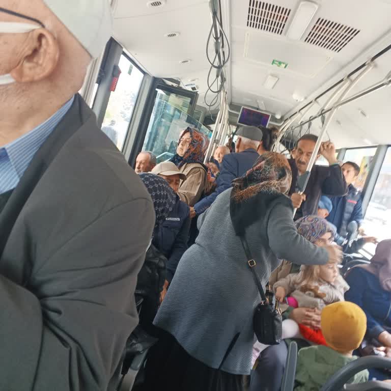 Yoğun Saatlerde EGO Otobüslerinde 65+ Ücretsiz Seyahat Hakkının Kötüye Kullanımı