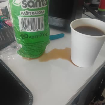 Santa Kağıt Bardak Sıcak Kahvede Anında Sızdırıyor Ve Satışı Durdurulmalı
