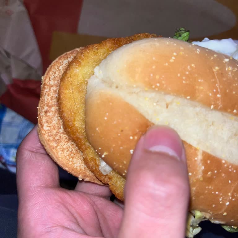 Hijyen İhlali: Burgerde Kıl Ve Cola Dökülmüş