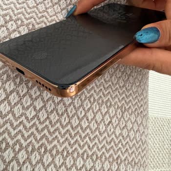 Hepsiburada'dan Satın Alınan Dayanıklı İddialı Honor Magic 8 Telefonu Basit Düşüşte Hasar Gördü